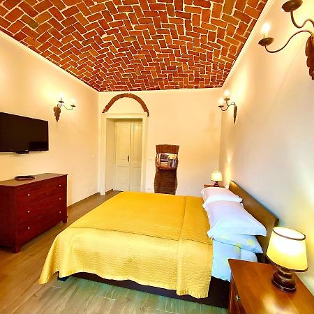Exquisitely Renovated And Centrally Located Apartment With Free Parking ตูริน ภายนอก รูปภาพ