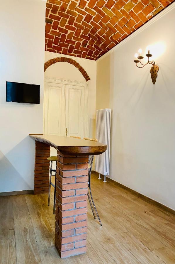 Exquisitely Renovated And Centrally Located Apartment With Free Parking ตูริน ภายนอก รูปภาพ