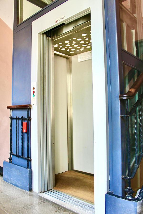 Exquisitely Renovated And Centrally Located Apartment With Free Parking ตูริน ภายนอก รูปภาพ