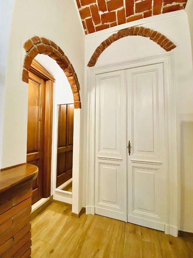 Exquisitely Renovated And Centrally Located Apartment With Free Parking ตูริน ภายนอก รูปภาพ